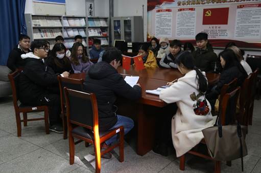 说明: C:\Users\Administrator\Desktop\4hu
党日活动-王嫚嫚\4hu
党日活动-王嫚嫚\党日活动开会环节 (3).JPG